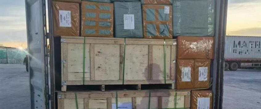 中烏國際汽運(yùn)使用整箱運(yùn)輸?shù)暮猛庥心男? />                </a>
            </div><!-- .post-media end -->
        
        <div   id="we6icccmyie"   class="post-date">
            <p class="day">19</p>
            <p class="month">4月</p>            
        </div>

        <article class="post-body has-tags">
            <a href="http://hai51.com.cn/%e4%b8%ad%e4%b9%8c%e5%9b%bd%e9%99%85%e6%b1%bd%e8%bf%90%e4%bd%bf%e7%94%a8%e6%95%b4%e7%ae%b1%e8%bf%90%e8%be%93%e7%9a%84%e5%a5%bd%e5%a4%96%e6%9c%89%e5%93%aa%e4%ba%9b%ef%bc%9f/">
                <h3>中烏國際汽運(yùn)使用整箱運(yùn)輸?shù)暮猛庥心男?/h3>                
            </a>
            
            <p>在中國至烏茲別克斯坦國際公路專線運(yùn)輸中，部分收發(fā)貨方會(huì)因貨量不滿一個(gè)整柜，而在整箱與拼箱之間難已選擇，作為專業(yè)提供中烏國際公路運(yùn)輸?shù)姆?wù)商，有必要從時(shí)效、成本以及安全三方面為客戶解釋清楚兩者間的區(qū)別，以便收發(fā)貨方作出合理的選擇，我們也會(huì)將運(yùn)輸過的不同類型的整箱貨物案例介紹如下，方便收發(fā)貨方判斷哪種運(yùn)輸方式與貨物更加匹配，從而相信物流服務(wù)商所給出的運(yùn)輸方案的正確性與合理性，關(guān)于兩種運(yùn)輸方式都有其利弊，沒有絕對(duì)的優(yōu)勢與劣勢，當(dāng)失去了零擔(dān)拼車運(yùn)輸?shù)某杀緝?yōu)勢時(shí)，得到的也是整箱運(yùn)輸更加高效、安全的運(yùn)輸優(yōu)點(diǎn)。 <a href="http://hai51.com.cn/%e4%b8%ad%e4%b9%8c%e5%9b%bd%e9%99%85%e6%b1%bd%e8%bf%90%e4%bd%bf%e7%94%a8%e6%95%b4%e7%ae%b1%e8%bf%90%e8%be%93%e7%9a%84%e5%a5%bd%e5%a4%96%e6%9c%89%e5%93%aa%e4%ba%9b%ef%bc%9f/#more-2714" class="more-link"><span aria-label="繼續(xù)閱讀中烏國際汽運(yùn)使用整箱運(yùn)輸?shù)暮猛庥心男?>（更多&hellip;）</span></a></p>
                            <a class="read-more" href="http://hai51.com.cn/%e4%b8%ad%e4%b9%8c%e5%9b%bd%e9%99%85%e6%b1%bd%e8%bf%90%e4%bd%bf%e7%94%a8%e6%95%b4%e7%ae%b1%e8%bf%90%e8%be%93%e7%9a%84%e5%a5%bd%e5%a4%96%e6%9c%89%e5%93%aa%e4%ba%9b%ef%bc%9f/">
                    <span>閱讀更多 <i class="fa fa-chevron-right"></i></span>              
                </a>
            
        </article><!-- .post-body end -->
                
</li><!-- blog post end -->


<!-- .blog-post.format-standard start -->
<li id="post-2711" class="blog-post post-2711 post type-post status-publish format-standard has-post-thumbnail hentry category-745 category-755 category-223 category-22 tag-758 tag-35 tag-353 tag-25">

    
                    <div   id="we6icccmyie"   class="post-media">
                <a href="http://hai51.com.cn/%e4%b9%8c%e5%85%b9%e5%88%ab%e5%85%8b%e6%96%af%e5%9d%a6%e5%a4%a7%e5%ad%a6%e4%b8%8e%e4%b8%ad%e5%9b%bd%e4%b8%a4%e6%89%80%e5%a4%a7%e5%ad%a6%e8%be%be%e6%88%90%e5%90%88%e4%bd%9c/">
                    <img src=